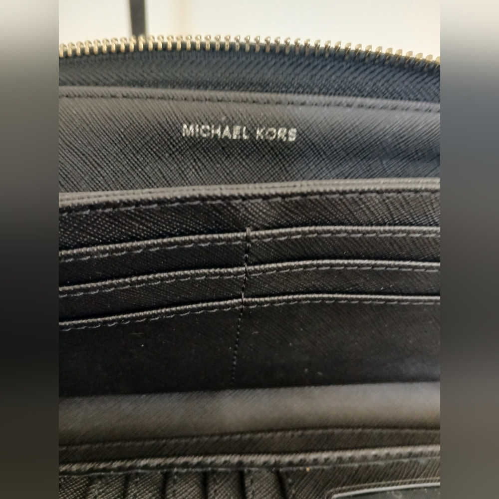 Michael Kors Jet Set Logo Continental Wristlet - Picture 7 of 9